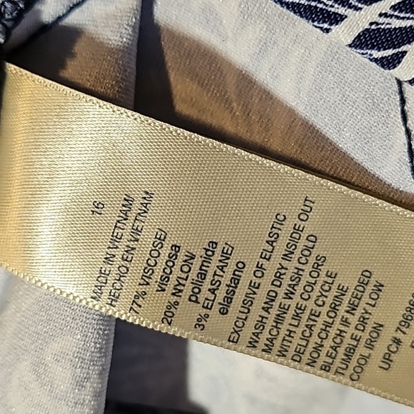 Rafaella Comfort Capri Blue & White Floral Viscose Size 16 - Picture 6 of 7